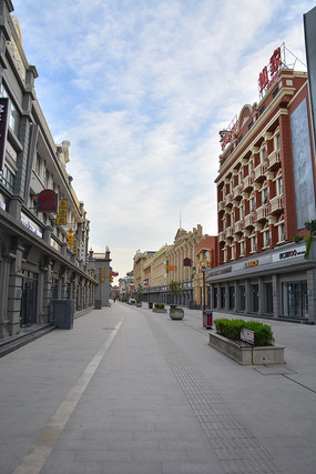 �峿������ҵ��