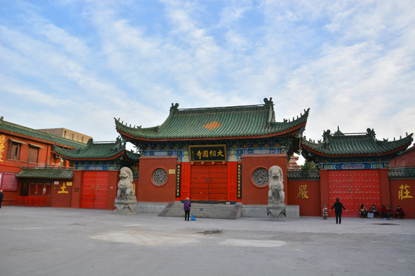 �������