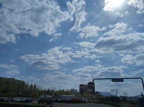 ���е�����