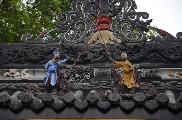 新都宝光寺房顶雕塑