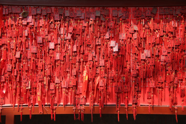 ��ɫ������ǽ