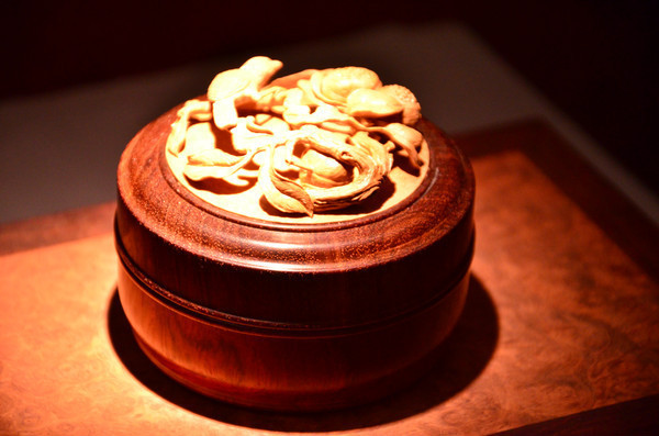 �������