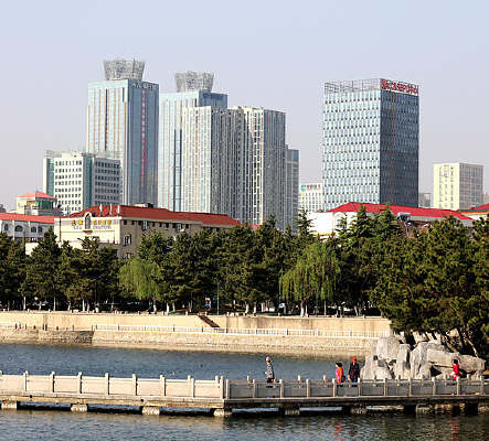 ���ߵĽ���¥Ⱥ