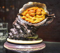 ����ʯ��̺���Ů��