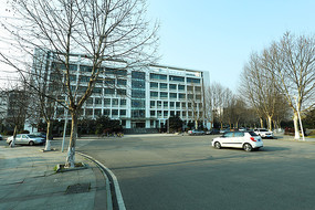 ������У԰����·