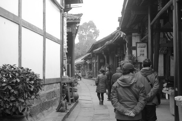 ����Ϫ�ĺڰ���Ƭ