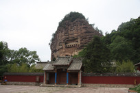 ����4����