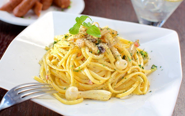 ��ɫ����