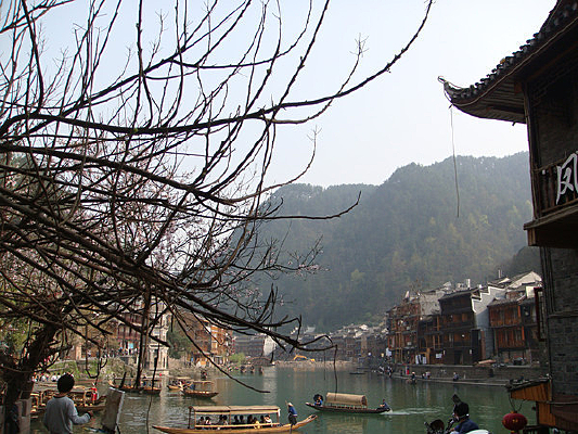 ��˹ų�Զ��