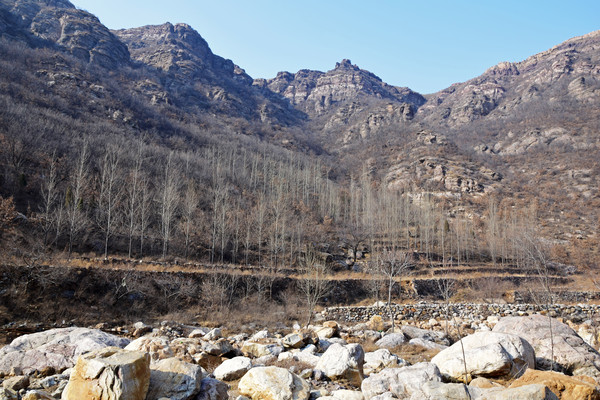 �ӵ���ʯ�͸�ɽ