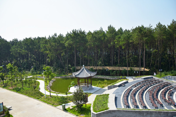 ���ֱߵ�С��԰