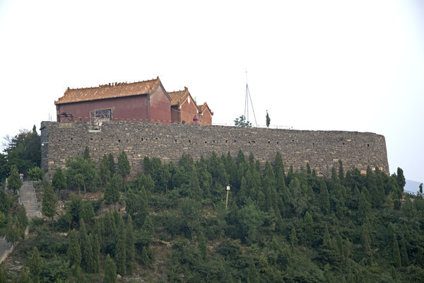 ɽ����ʯ����