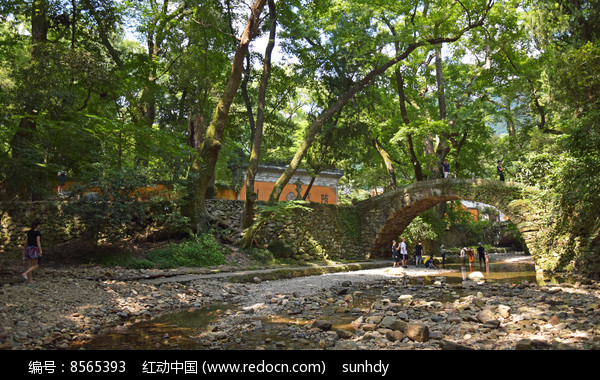 小橋流水風景圖