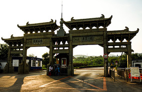 ���±����