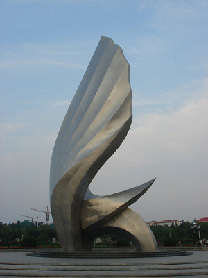 ���е���