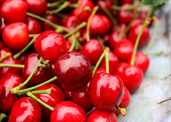 ��ɫ��ӣ��