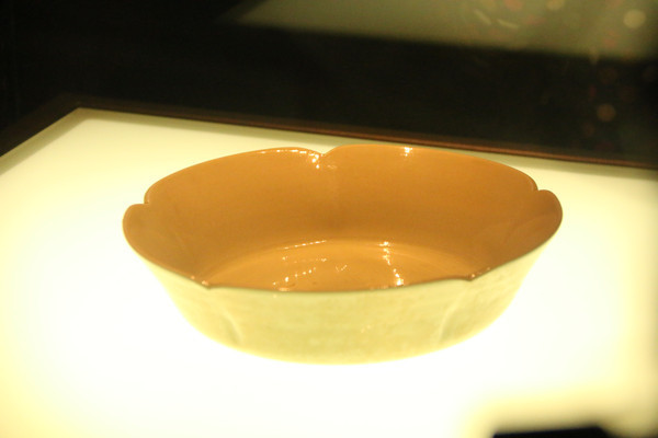 ��ɫ����