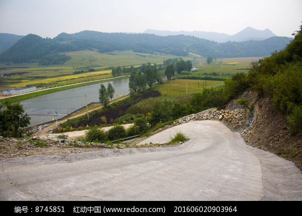 陡峭山路图片