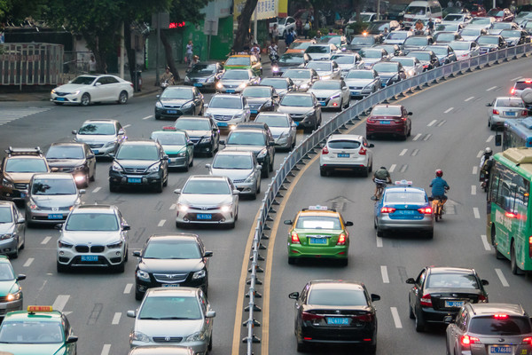 ӵ�µĳ��е�·