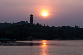 Ļ