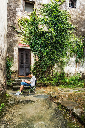 �������