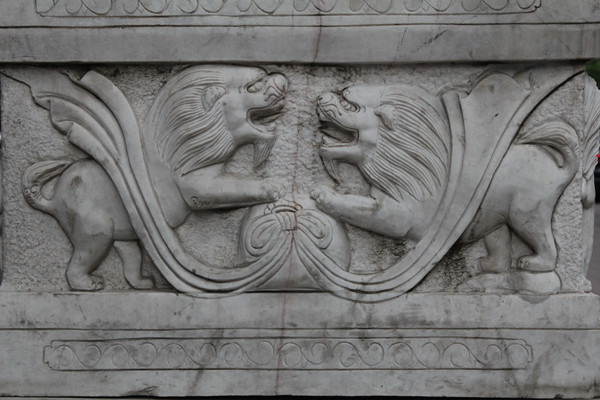 ʯ��ʨ������