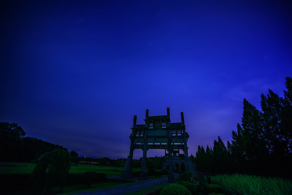 ҹɫ�е��Ʒ�Ⱥ����