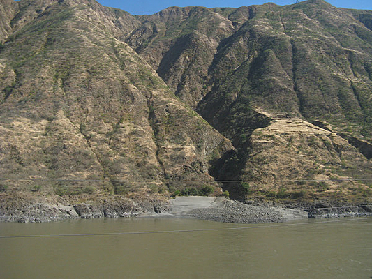 �����ӱߵĴ�ɽ