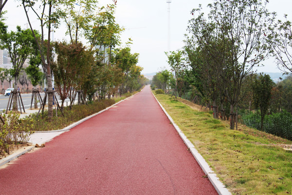 ���컨԰���������е�