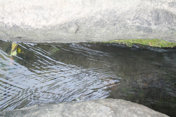 é�Ҳ�ʯ��䲨��ˮ��