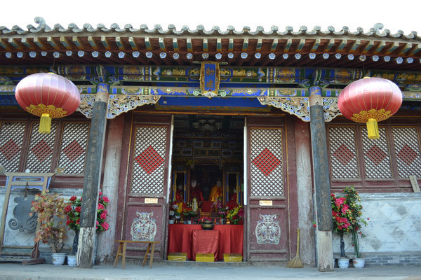 ɽ����������