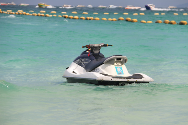 Ư�ں����ϵ�Ħ��ͧ