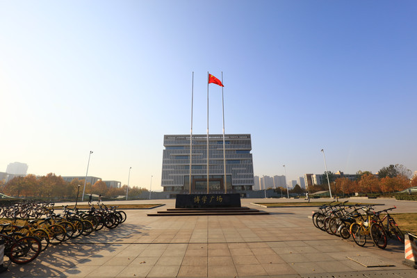 �����µĲ�ѧ�㳡