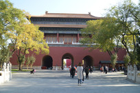 �����ʹ���ɫ��¥