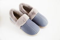 �ױ����ϵ�һ˫��ɫ��ůЬ