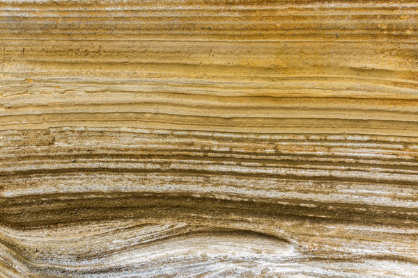 ��ɫ�ĺ�ʴʯ