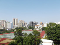 �����е�ѧУ�ٳ�