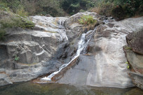 ��ʯͷ������Ȫ�����ٲ�