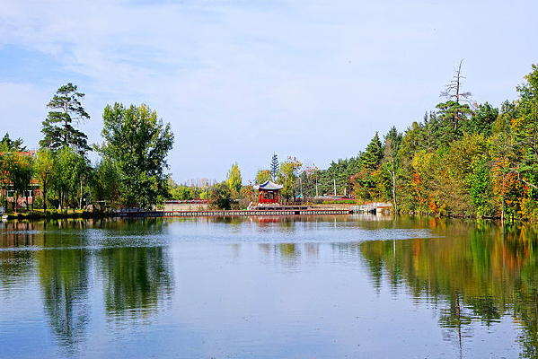 ԰�ֺ��� ˮ��һɫ