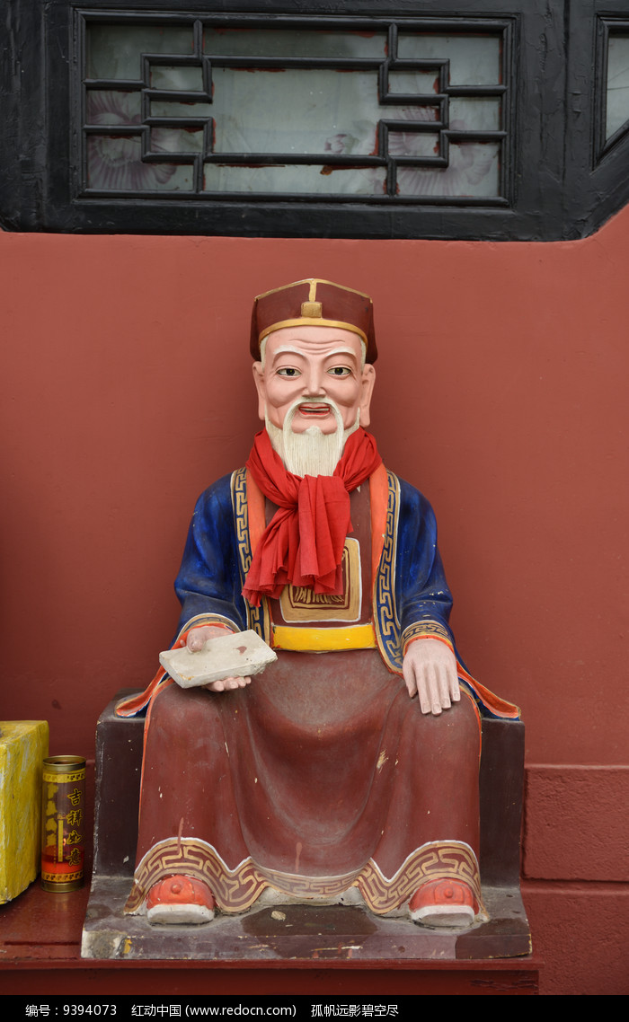 大王庙庙门的土地神雕像图片