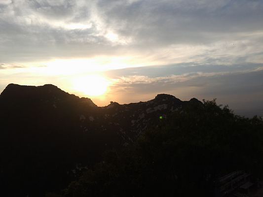 ��ɽ����