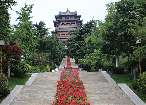 ��԰�еĹŽ���