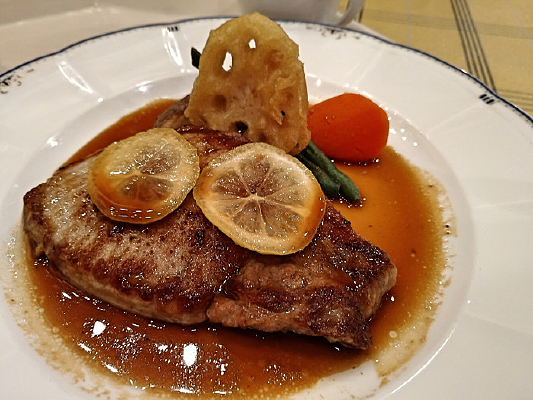 �����i��