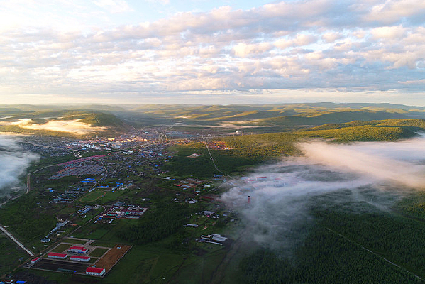 ���˰���ɽ���˼��ƺ������ģ�