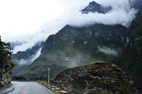 �л���Ͽ�����Ĺ���ѩɽ