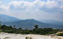 ��������µ����ʴ�ɽ