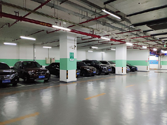 ���³���