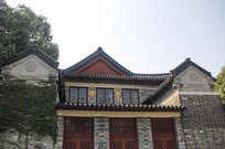 �ϴ�����