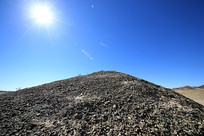 ���������µĸ����ʯɽ