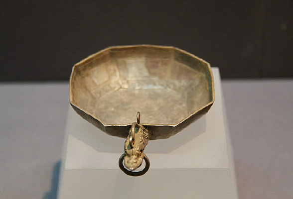 Ԫ����ͭ�˽ǹ�